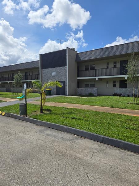 Building Photo - 8001 Fairview Dr Unit 104 Rental