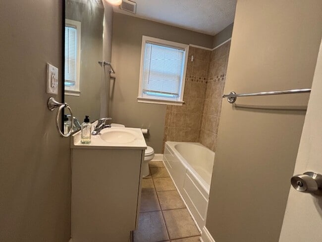 Photo - Charming 2-bedroom one bath cottage