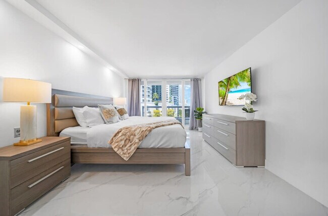 Photo - 1717 N Bayshore Dr Unidad SI ID1054099P