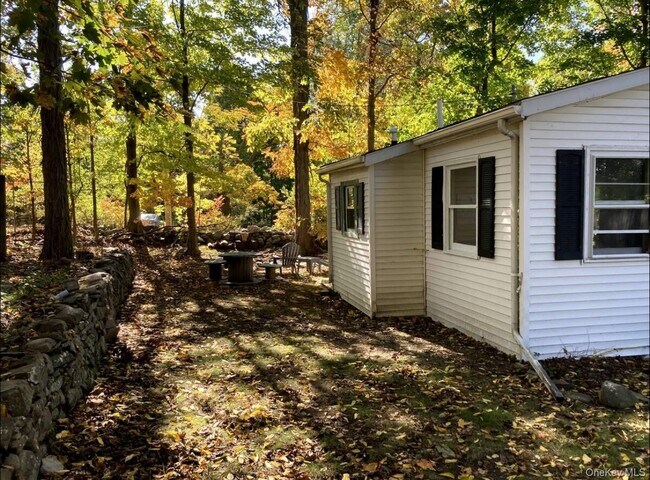 Photo - 21 De Russey Ln