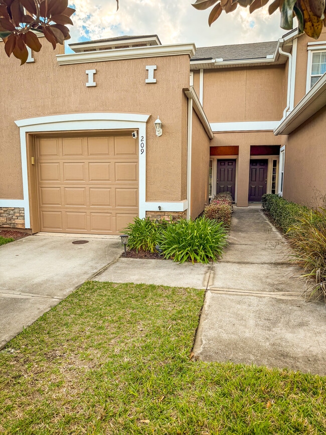 Photo - 209 Leese Dr