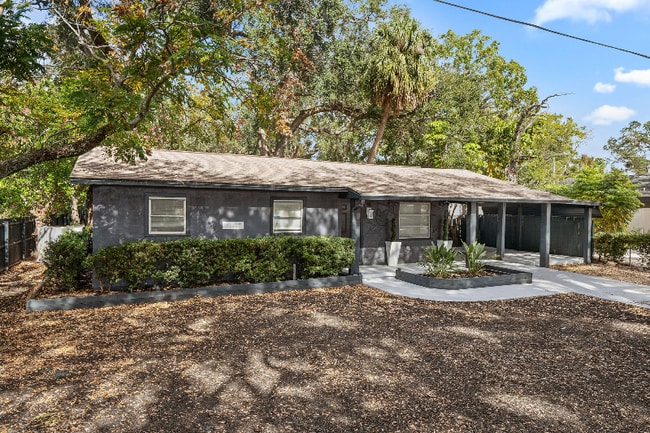 Photo - 4303 W Woodlawn Ave