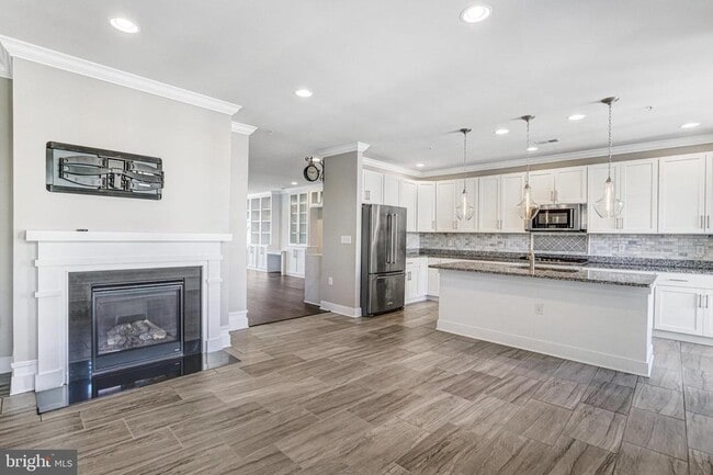 Building Photo - 621 Bluemont Ave Rental