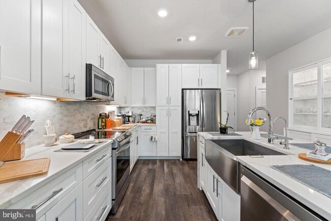 1761 Old Meadow Rd Unit 420