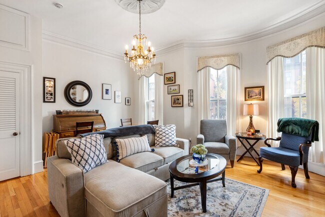 Building Photo - 597 Tremont St Unit 3