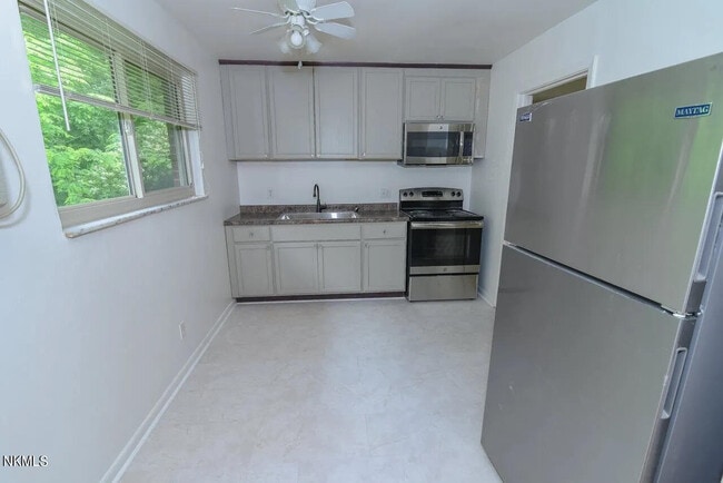 Photo - 933-937 Highland Ave