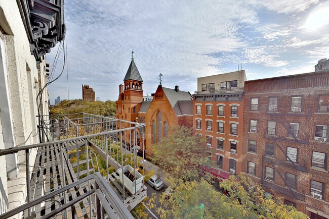 Photo - 279 E 10th St Unit 16