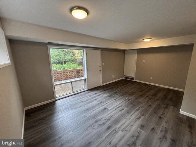 Building Photo - 10025 Fair Wds Dr Unit 143
