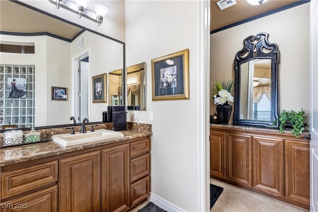 Building Photo - 9145 Tesoras Dr Unit 401