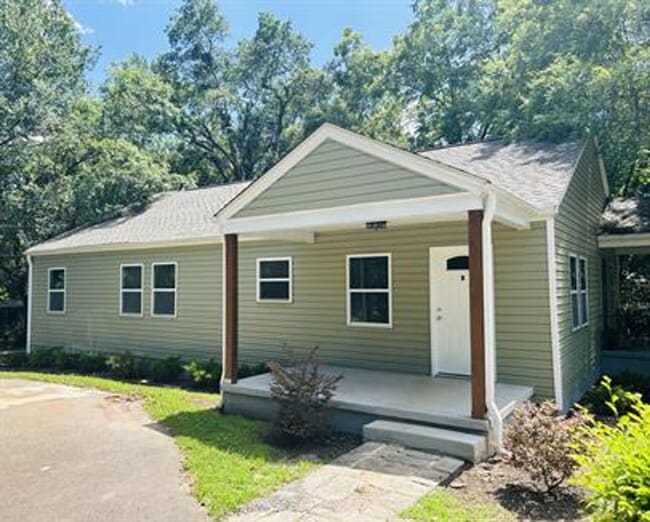 Building Photo - 2/1 Available Now Conveniently Located In ... Rental