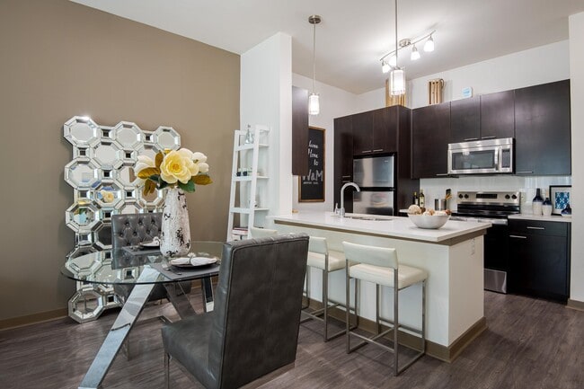 Comedor y cocina de planta abierta - VV&M Apartments