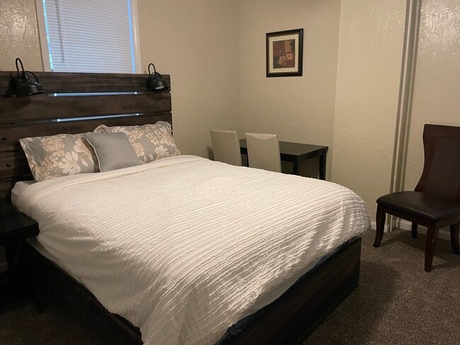 Building Photo - 1954 E 123rd St