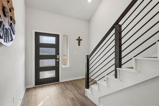 Photo - 107 Aloe Tree Ln