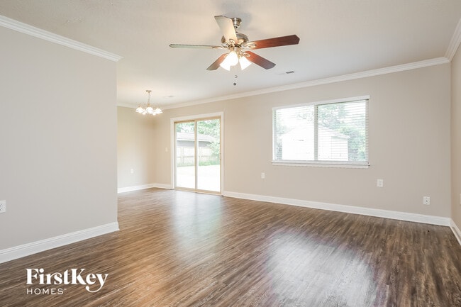 Photo - 304 Pembrook St