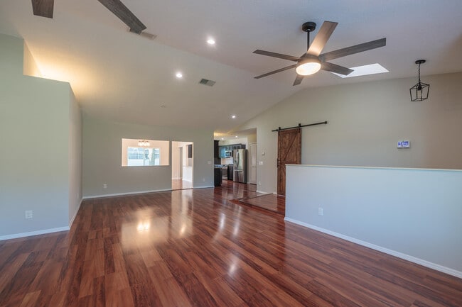 Photo - 842 SE Streamlet Ave