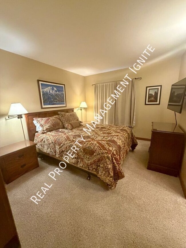 Photo - 19717 SW Mount Bachelor Dr