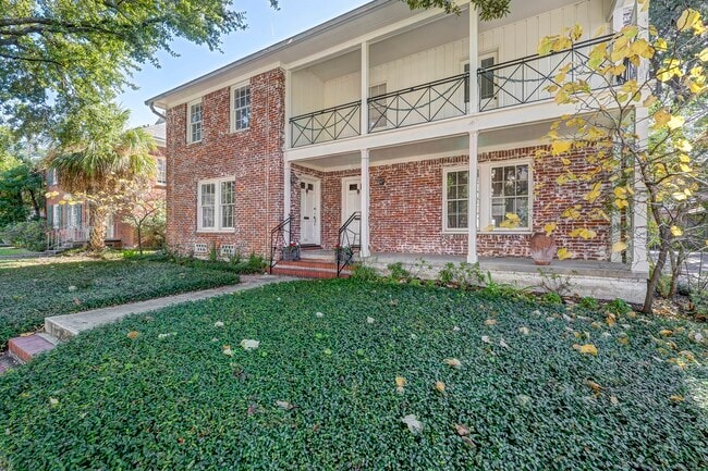 Photo - 1741 Wroxton