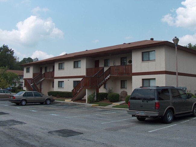 UPDATED CONDOMINIUM MOVE IN READY - UPDATED CONDOMINIUM MOVE IN READY