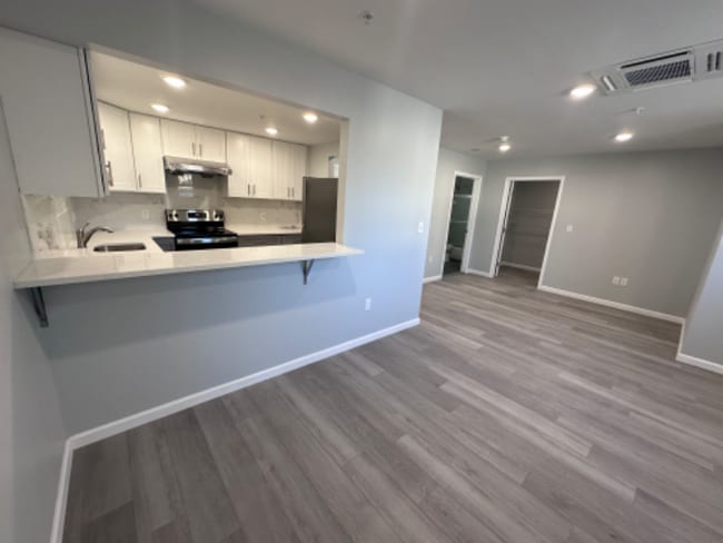 Photo - 140 S Easton Rd