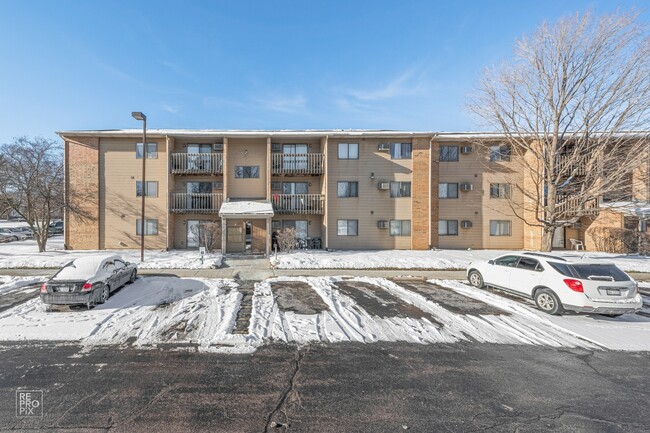 Building Photo - 651 S Virginia Rd Unit 228