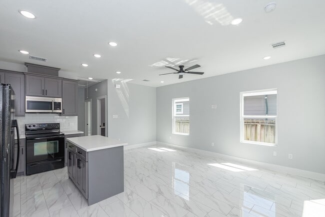 Building Photo - 6513 Avenue B