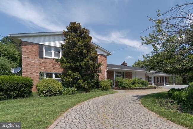 Building Photo - 610 Valley Brook Dr Rental