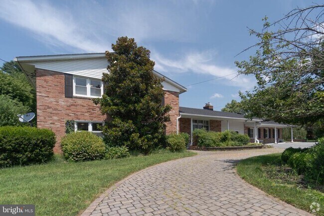 Building Photo - 610 Valley Brook Dr Rental