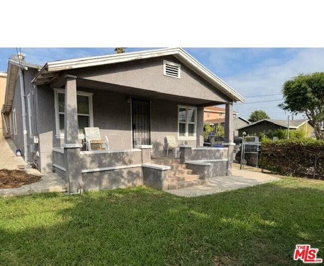 Building Photo - 1302 N Chester Ave