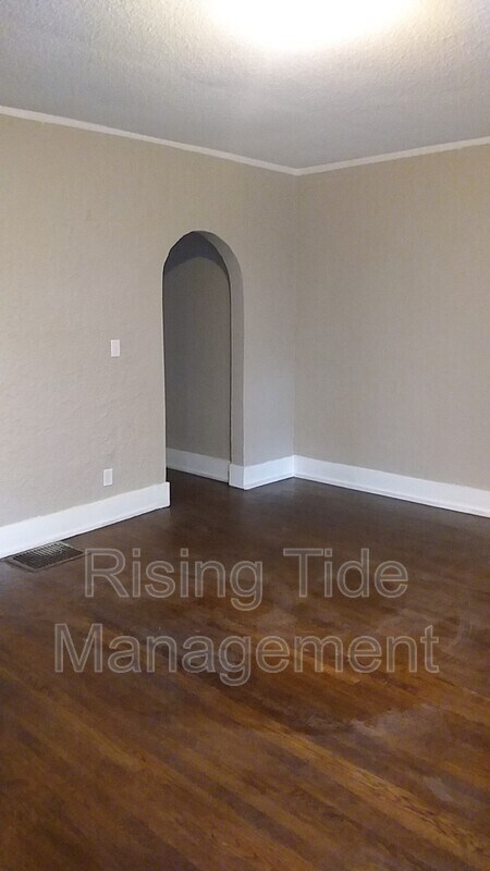 Photo - 200 9th Ct W