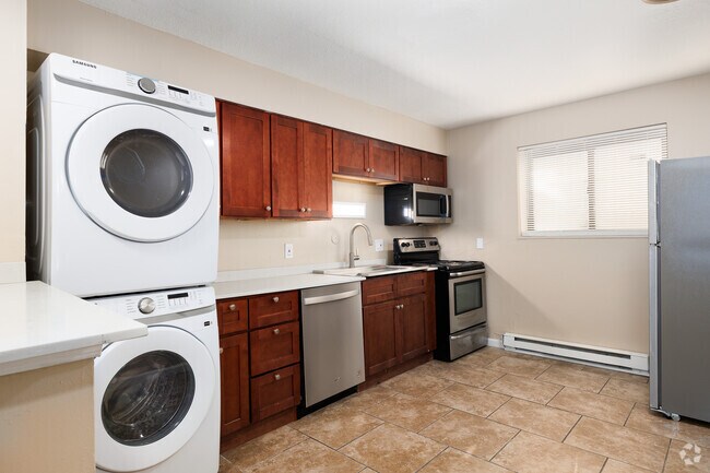 2BR, 1BA - 850SF - Kitchen - The Donatello