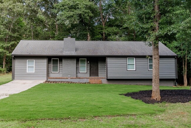 Building Photo - Newly Renovated East Side Home!