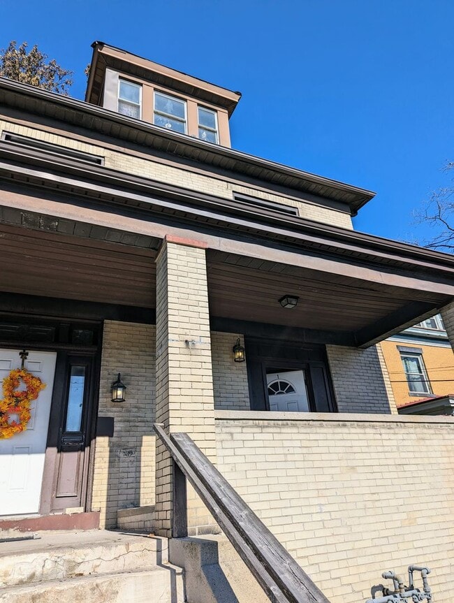 Building Photo - wald42 Unit 1