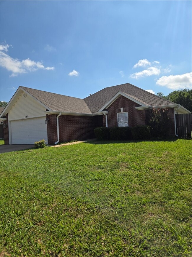 Photo - 1703 N Valor