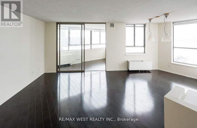 Photo - 260 Queens Quay W Unité 1301