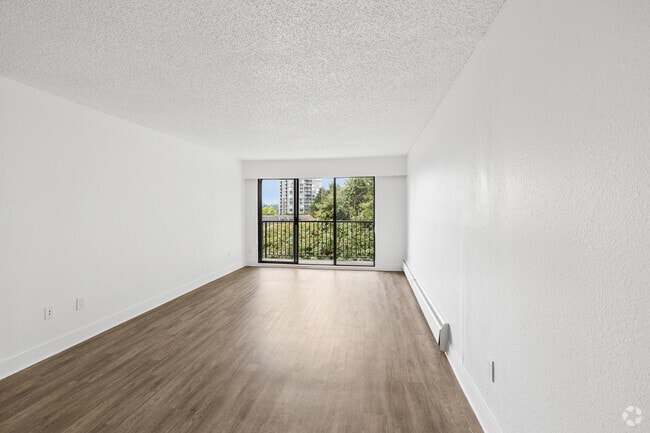 2BR, 1BA + Den - 917SF - Living Room