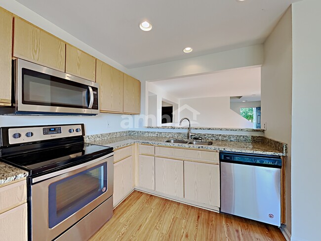 Photo - 853 Willow Dr