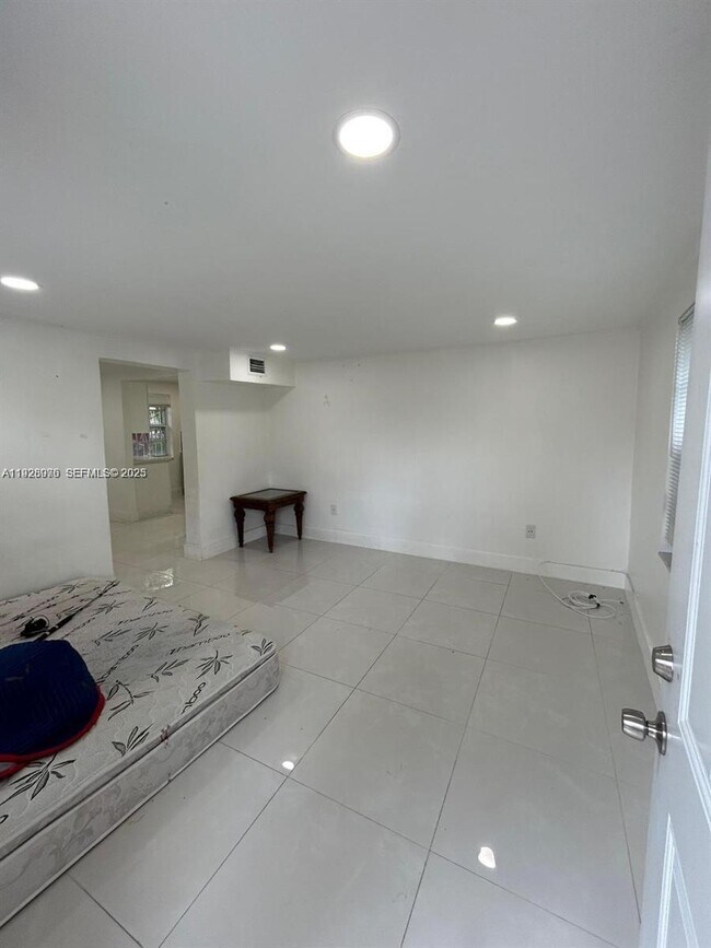 Photo - 407 NW 33rd St Unit 3