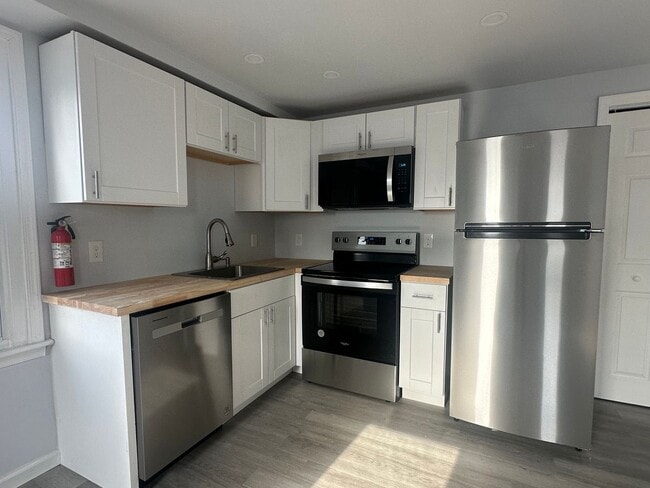 Building Photo - 125 Pennington Ave Unit B