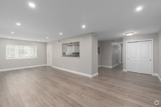 2BR, 2BA - 1240SF - Living Room