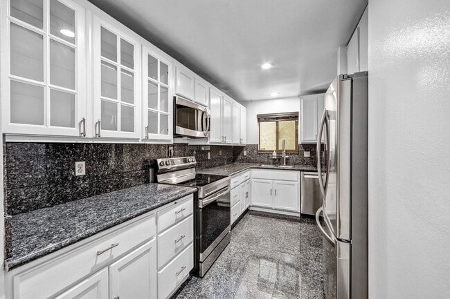Photo - Spacious End-Unit Hollywood Condo with 2 Parking Spaces Unidad 212