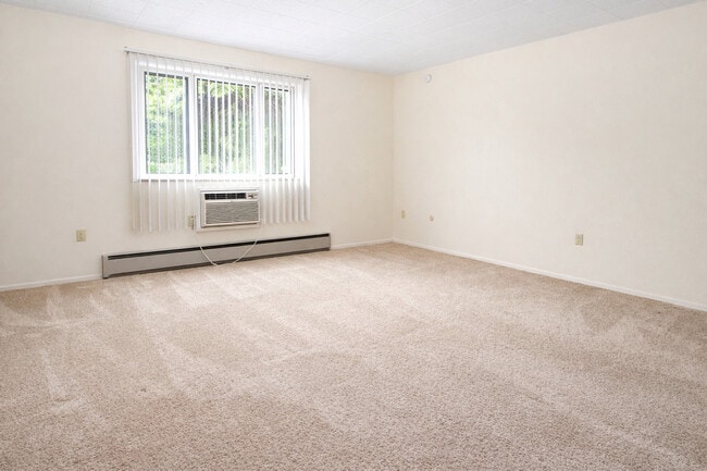 Studio - Foxwood Apartments