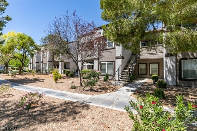 Building Photo - 7255 W Sunset Rd Unit 2067