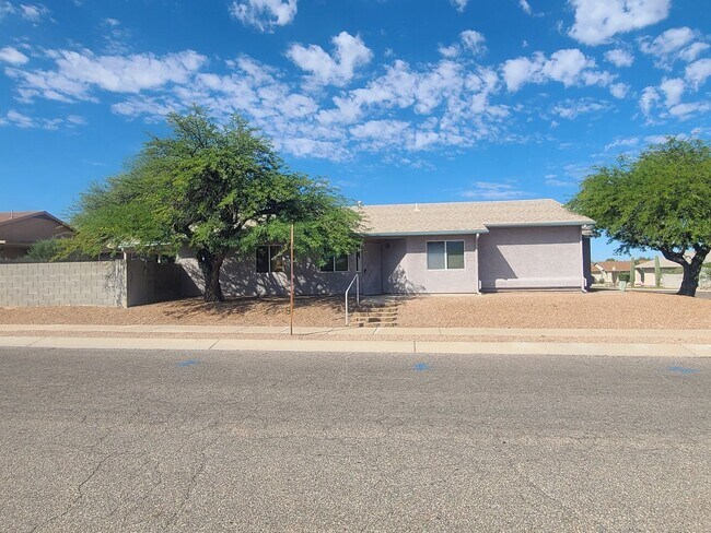Photo - Beautiful 3 bedroom with a den - 2 bathroom