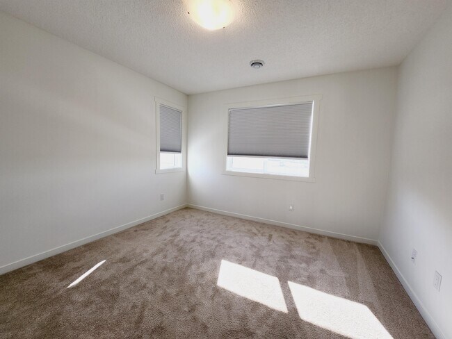 Photo - 1530 Tamarack Blvd NW