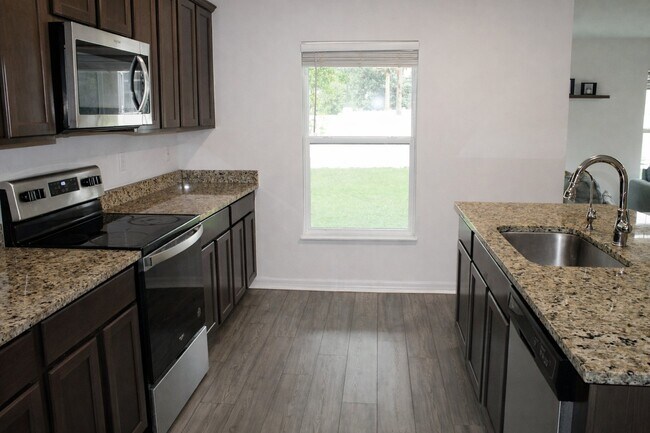 Photo - 72 Brewster Ln