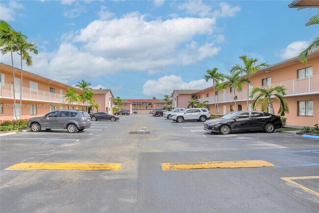 Building Photo - 6041 W 24th Ave Unit B-111