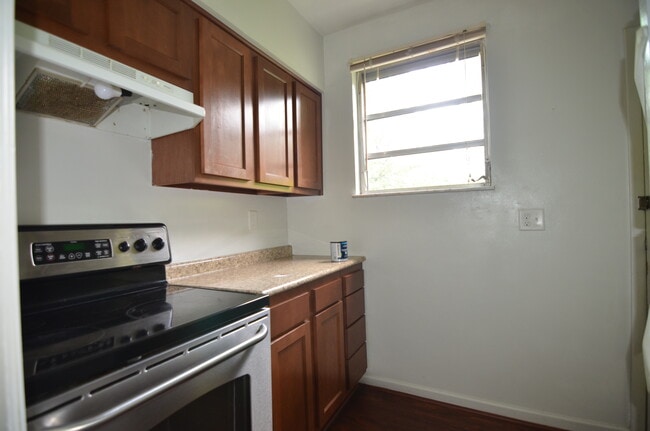 Photo - 1085 Church Ave