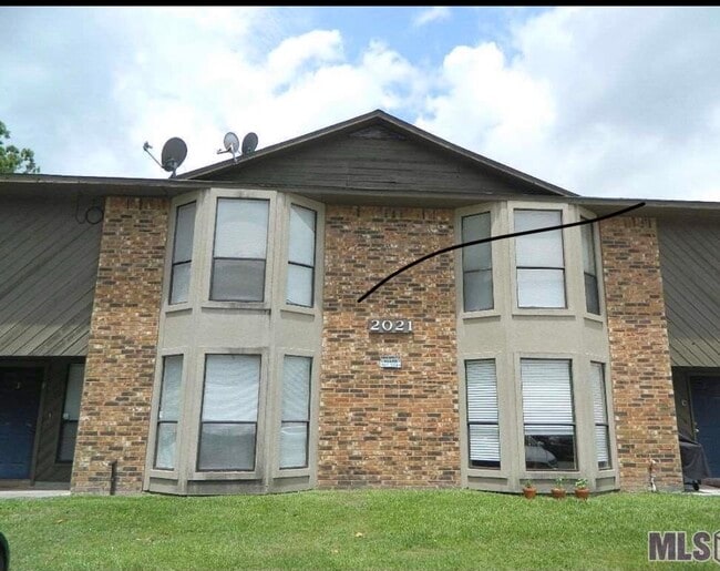 Building Photo - 2021 S Brightside View Dr Unit e