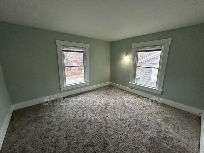 Photo - 207 S 2nd St