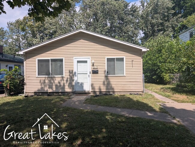 Building Photo - Charming 3 Bedroom 1 Bathroom now availabl... Rental